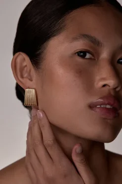 HEAVEN MAYHEM RIBBED GOLD EARRING