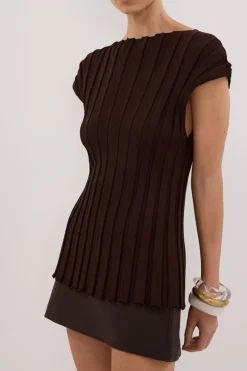 LOE CHOC SLEEVELESS KNIT TOP