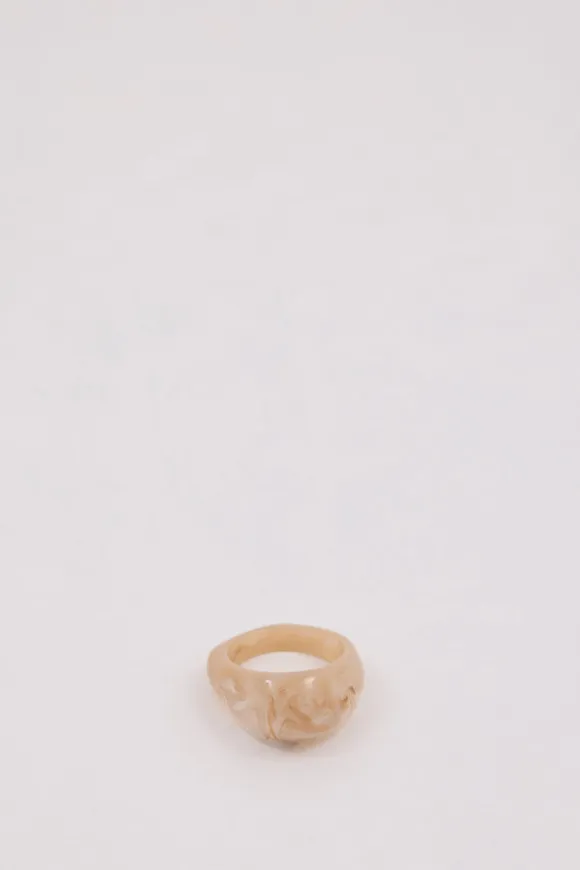 NOAH THE LABEL CREAM CHUNKY RESIN RING