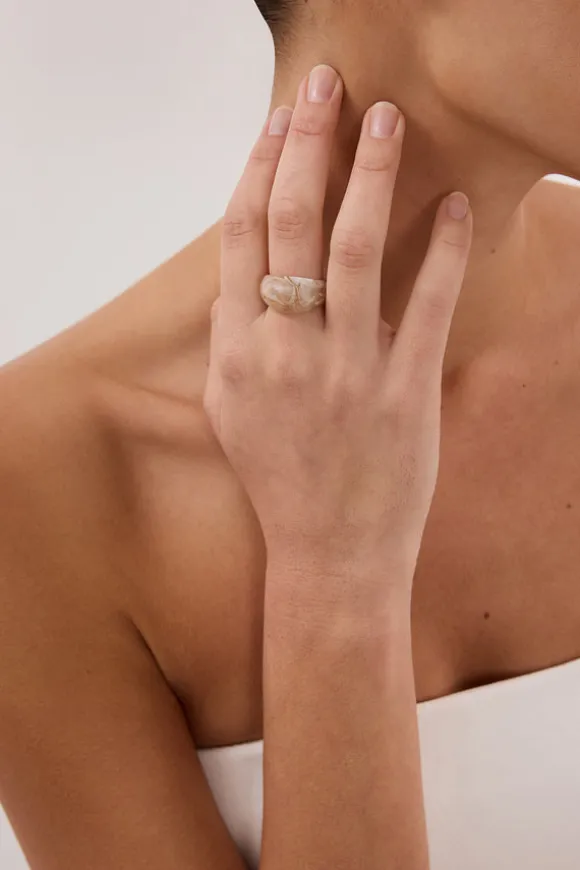 NOAH THE LABEL CREAM CHUNKY RESIN RING