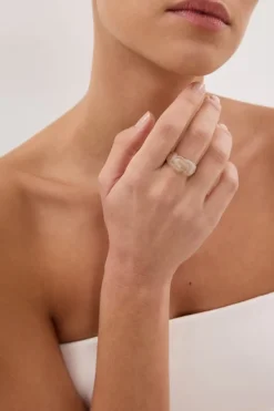 NOAH THE LABEL CREAM CHUNKY RESIN RING