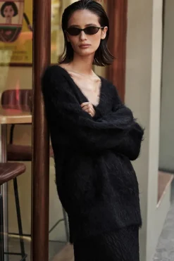 SALMA BLACK V NECK JUMPER