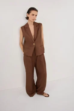 SELAH FONDANT LINEN SLEEVELESS VEST