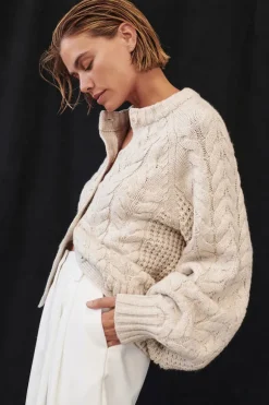 TOM CHALK CABLE KNIT CARDIGAN